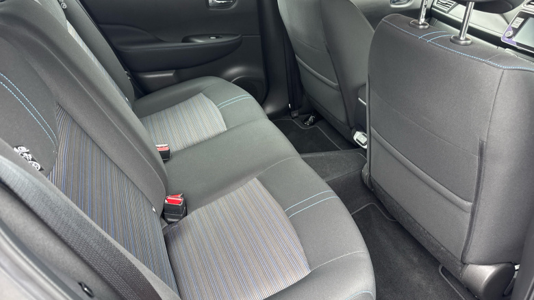 Nissan LEAF 110kW Acenta 39kWh 5dr Auto Electric Hatchback